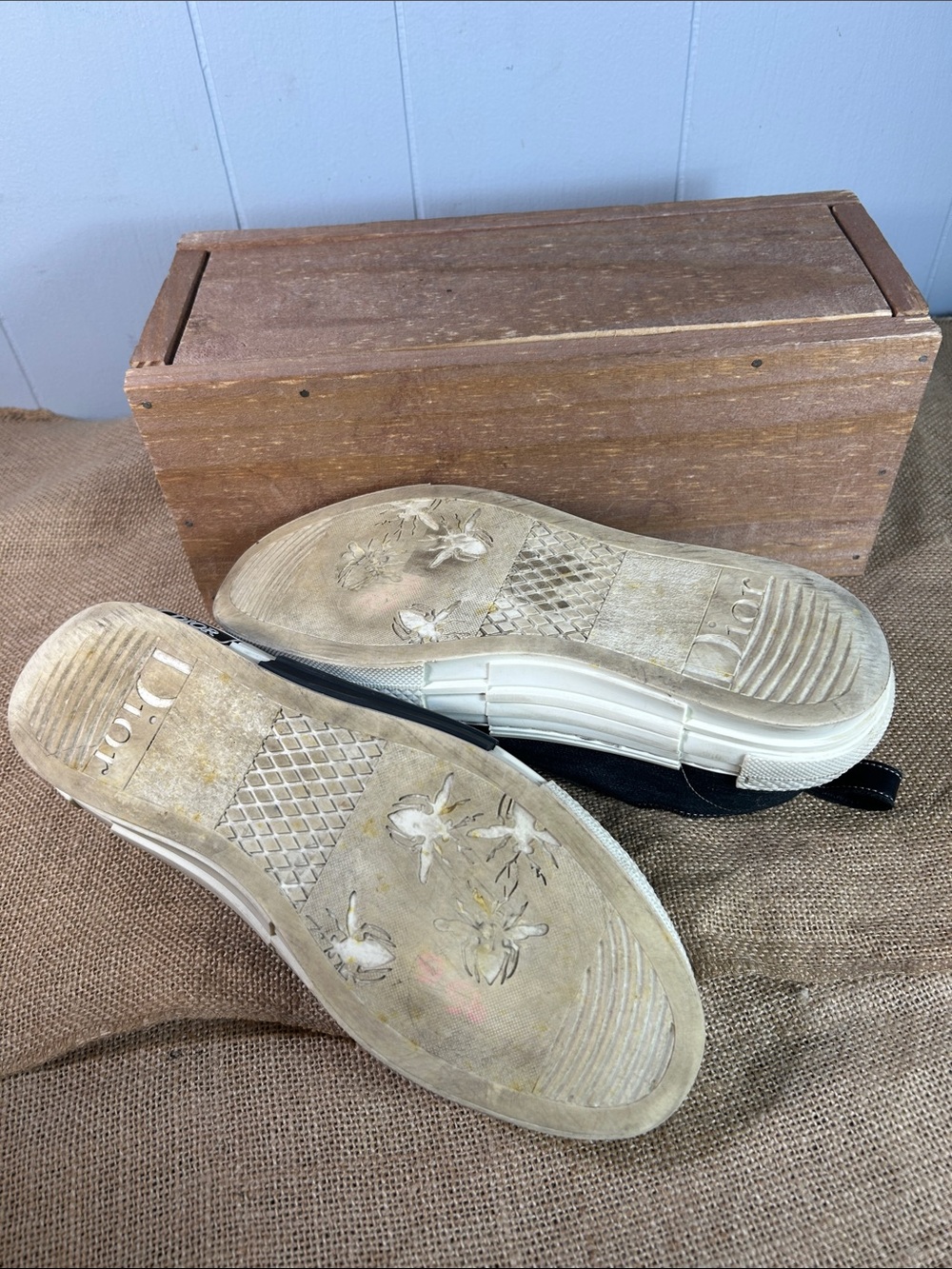 Dior B23 Black Low-Top Canvas Sneakers with White Sole - Picture 12 of 16